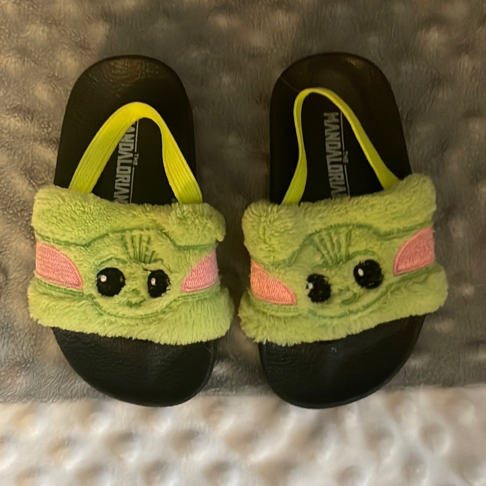 Toddler the Mandalorian Grogu sandals Size 5